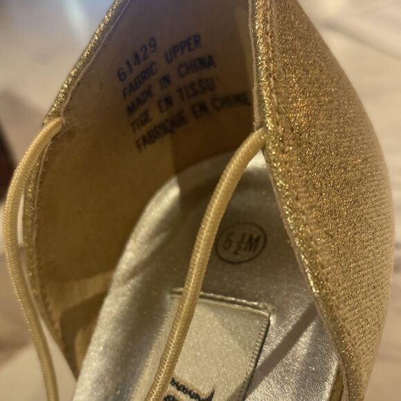 Gold Pumps Christmas Outfit - Picture 4 of 6